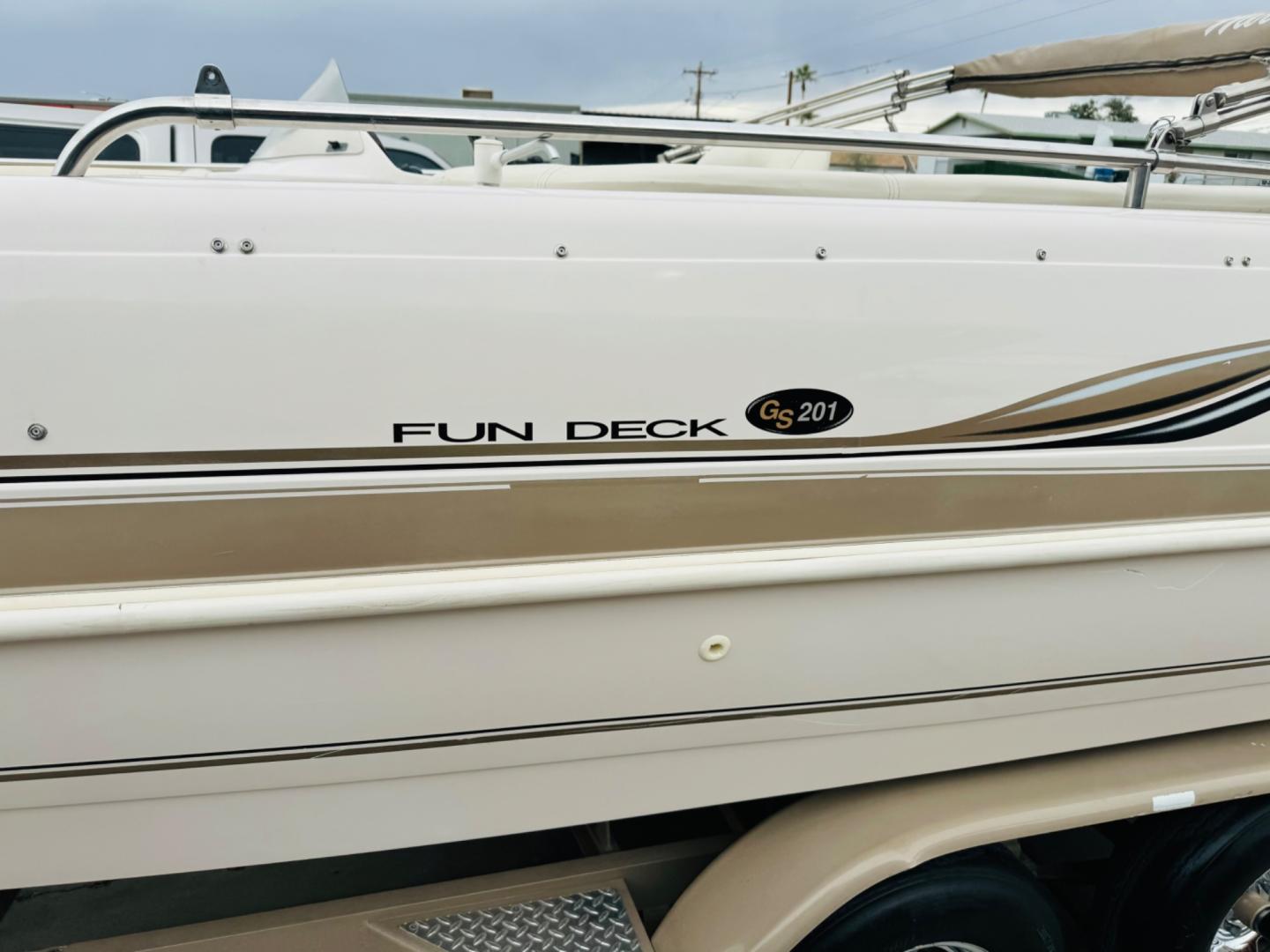 2002 White Hurricane 201 , located at 2190 Hwy 95, Bullhead City, AZ, 86442, (928) 704-0060, 0.000000, 0.000000 - 2001 Hurricane boat model 201. Super clean. On consignment. great hul. runs great . just serviced. 20 ft . 5.0 mercruiser mp engine . 418 hours on boat. Lake ready. clean interior. $15777 or best offer . on consignment. - Photo#4